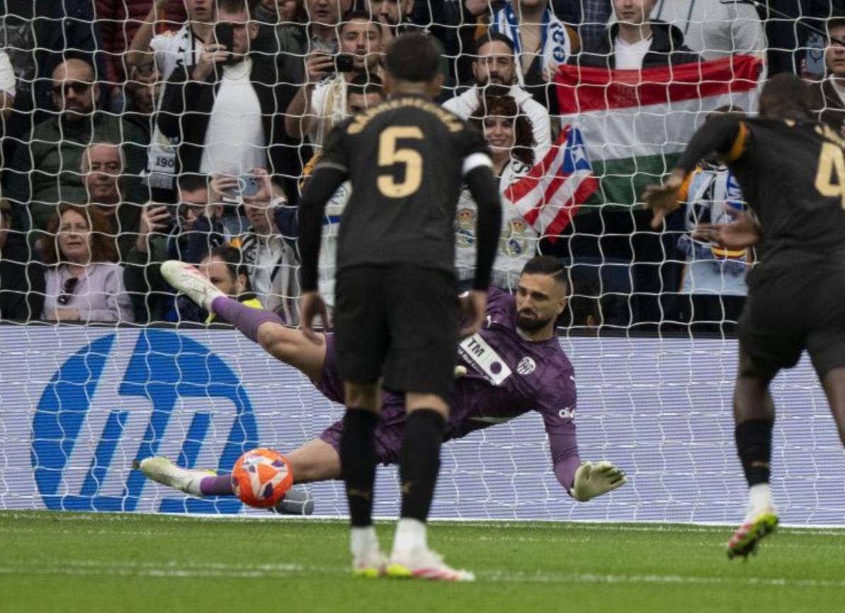 开云体育在线登录-包含皇马前锋状态不佳，球队在客场遭遇挫折的词条