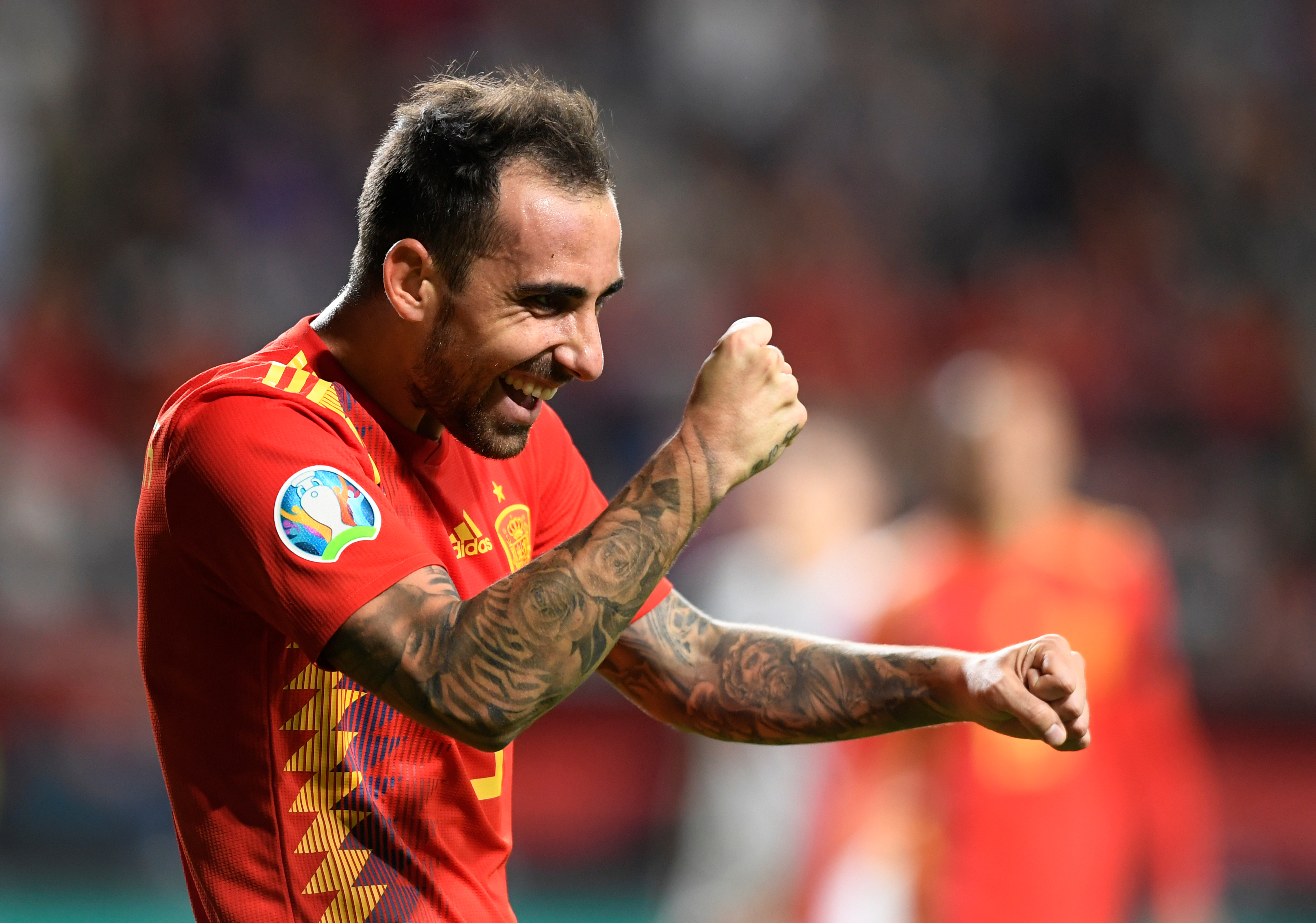 法罗群岛足球队在困境中力挽狂澜