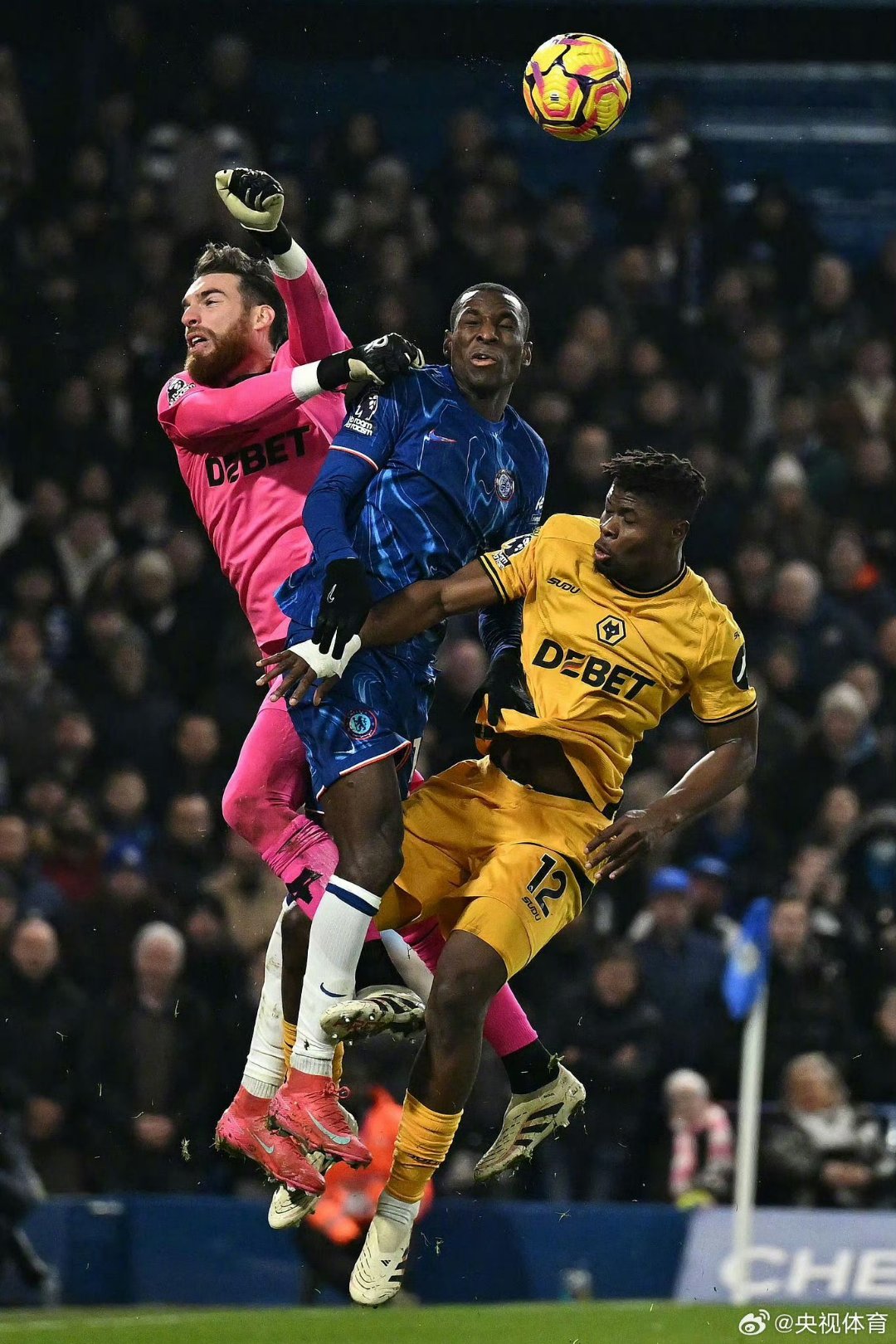 切尔西客场逆转伯恩利，继续领跑英超