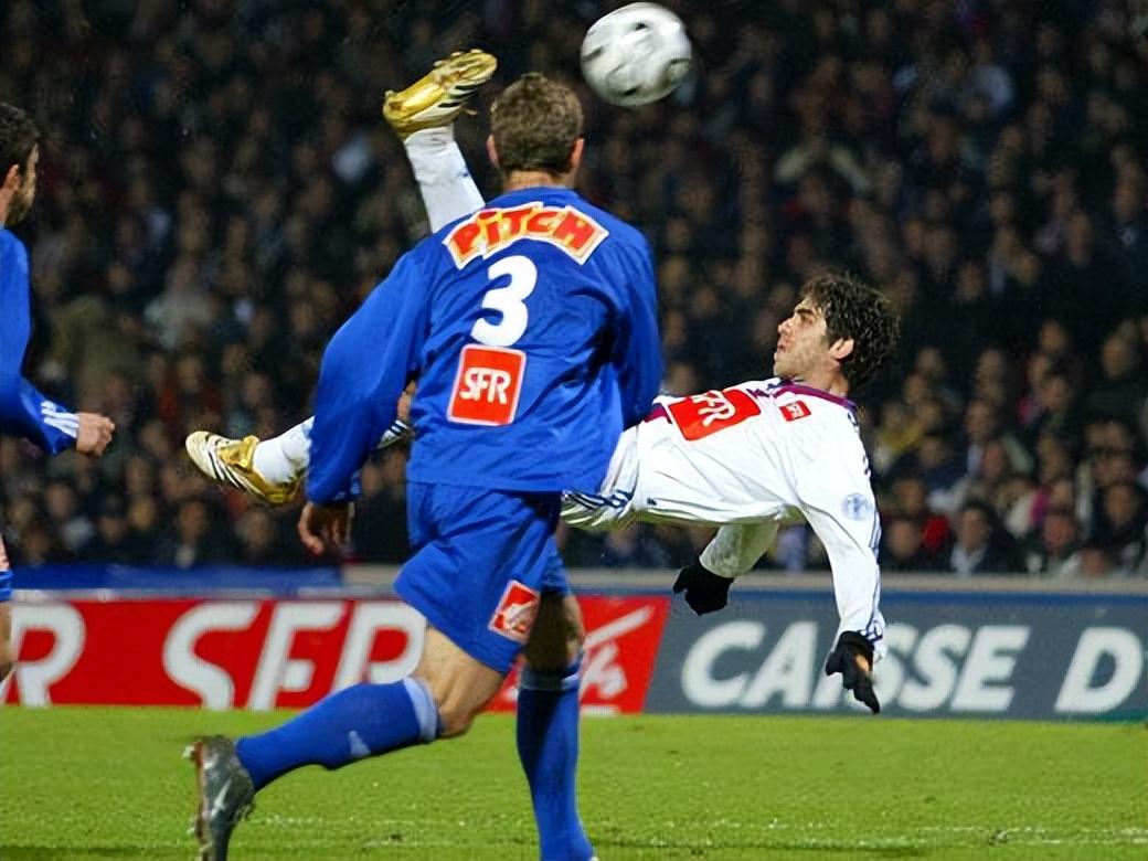 开云体育官网-足球赛场酝酿波澜壮阔的对决