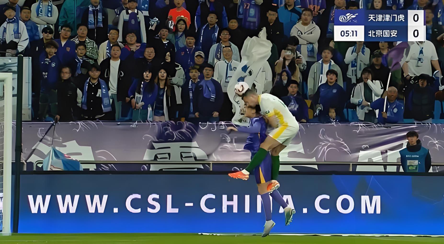 国安主场遭遇挑战：权健球迷齐聚观战