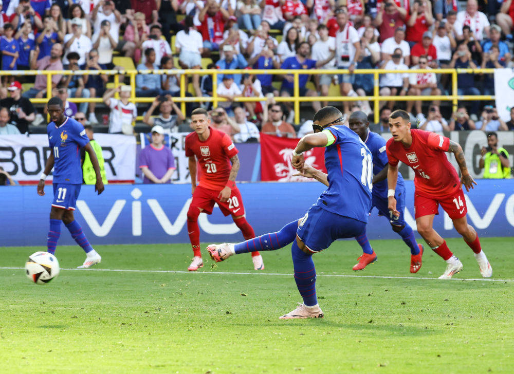 包含荷兰逆袭击败奥地利，锁定欧锦赛小组头名的词条