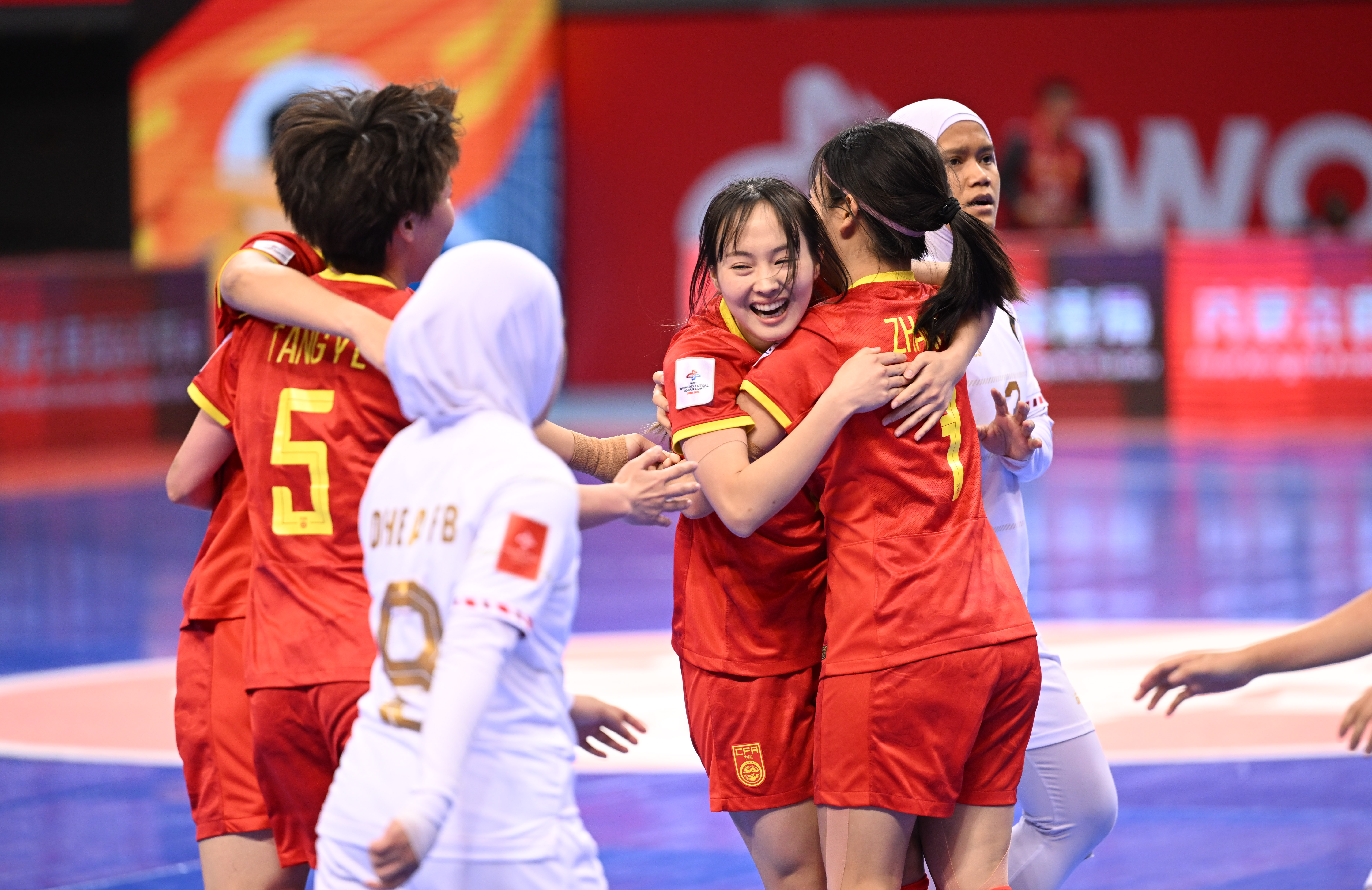 开云体育app-国际体育资讯：女子赛事中的激烈竞争！的简单介绍