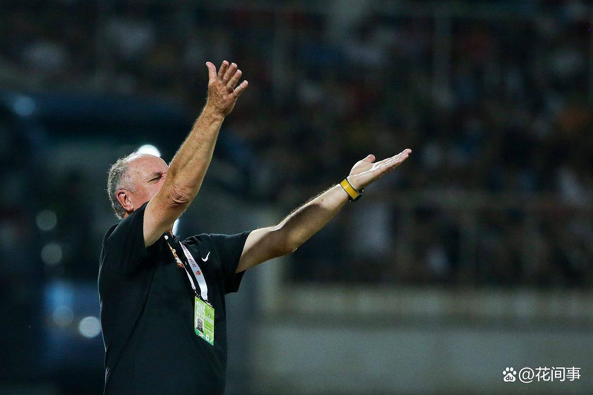 传奇球员生涯告别，球迷送行心情激动的简单介绍