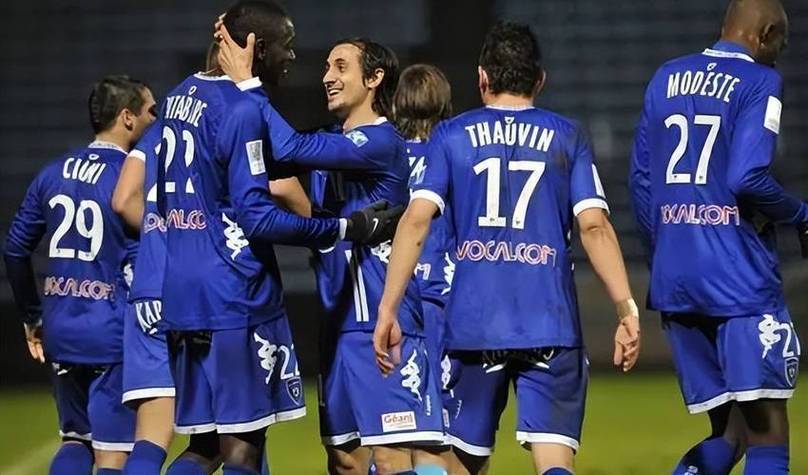 开云体育入口-关于亚眠队主场慘遭失败，陷入降级危机的信息