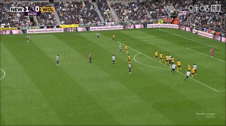 开云体育网站-英雄球员为自己的球队打进制胜球