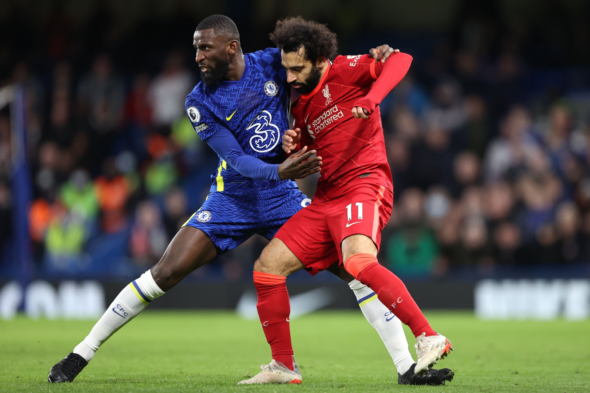 包含利物浦战平巴萨，艰难难分胜负的词条